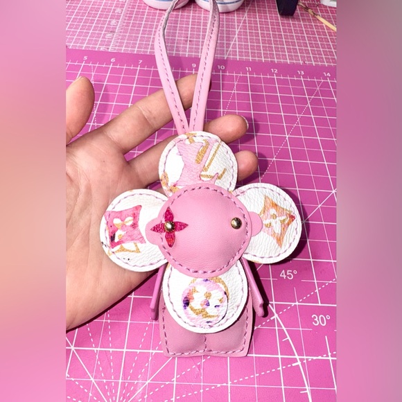 💖 Aquarelle Puffy Pink Watercolor Vivienne bag charm Keychain Accessory - Picture 10 of 16